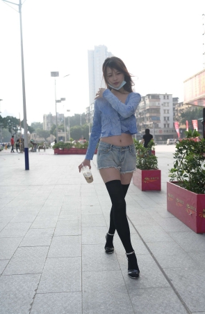 程生街拍 长筒袜女孩