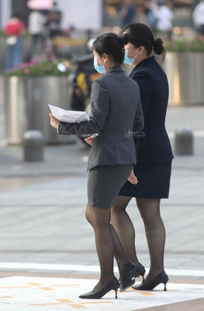 诱惑街拍黑丝高跟OL