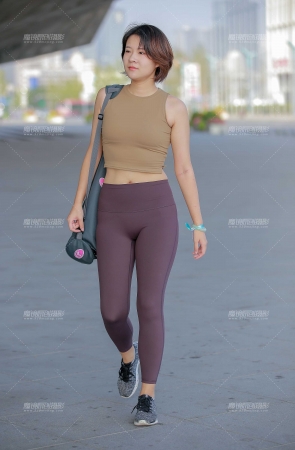 紫色紧身裤学员