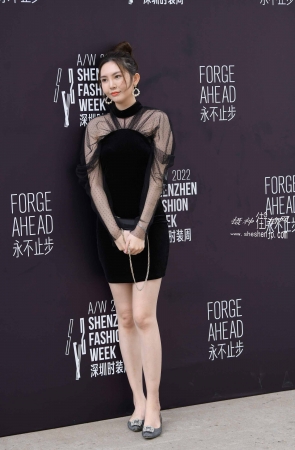 22430-11+146白皙少妇，想疼爱她 21P