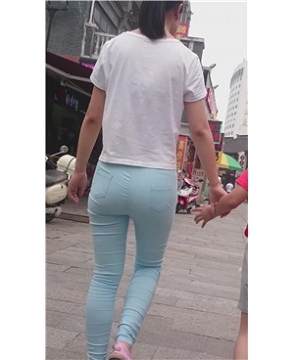 4k-紧身裤少妇女儿都这么大了身材依然如此棒 [268 MB]