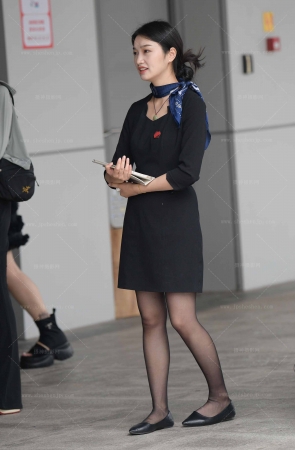 25415-13=45√路虎黑丝平底鞋销售员 8P