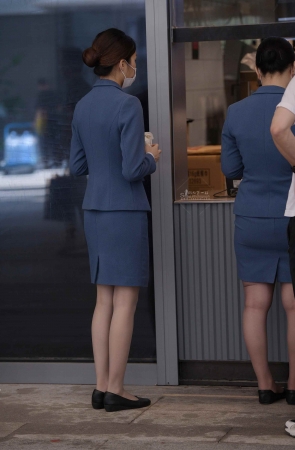 2158-5+57-午餐时的女同事