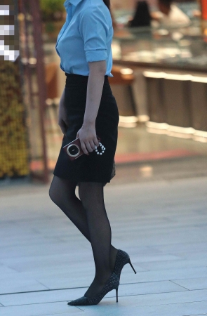 诱惑街拍黑丝高跟OL