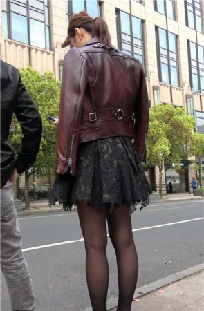 4k-超性感黑丝美腿蕾丝裙极品街拍美少妇 [1.36 GB]