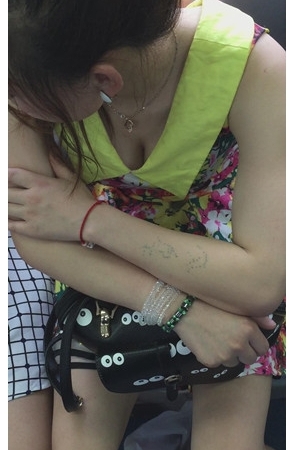 漂亮妹子的诱惑[213M/MP4]