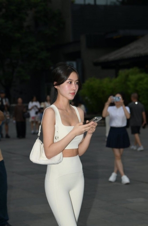 白色瑜伽运动装 [212P5V-5.55GB]