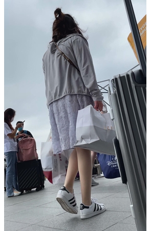白裙美眉