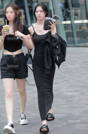 性感黑色包臀裙美女