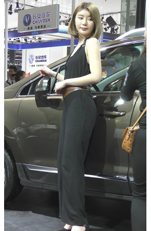 漂亮的短发美女