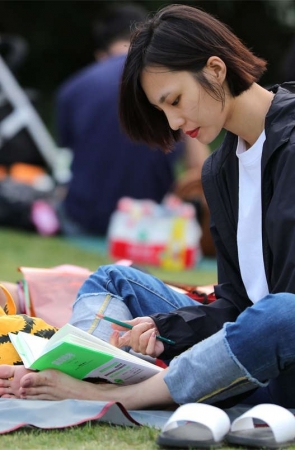 No1705 玉雕般高冷的冰肌女生，细长足底果然纯净无比