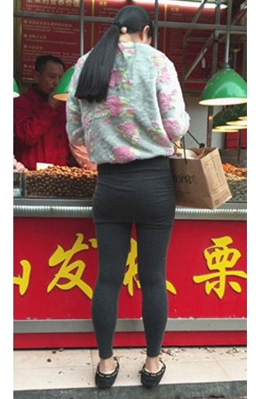 买坚果的的紧身妹子[351M/MP4]