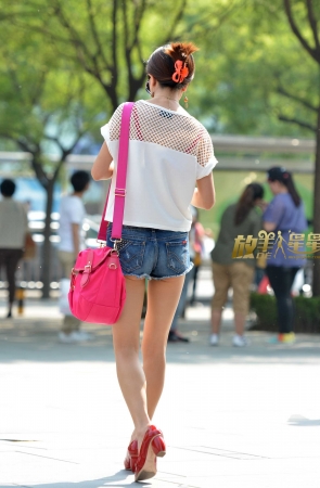 2017-01-26-6,热裤裸腿