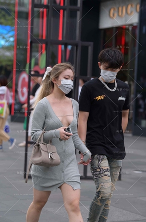 街拍低胸裙女友~ [19P]