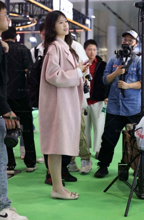 超薄丝，平底鞋，史诗级过肺？