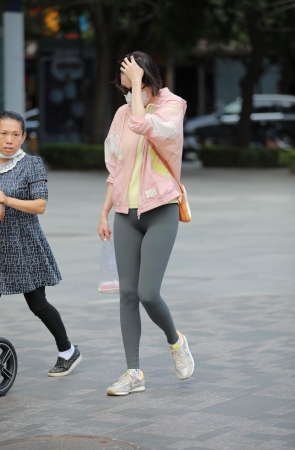 紧身瑜伽裤辣妈