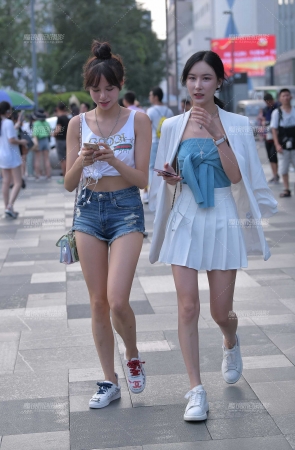倆闺蜜~