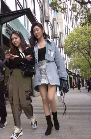 时尚气质的美腿丝袜女孩