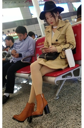 候车室肉丝妹子