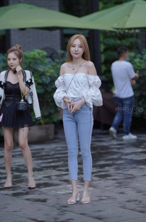 秀气的牛仔小姐姐