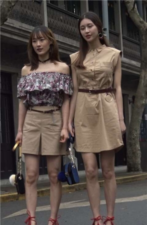 4K 街拍短裙凉高跟性感美女美女姐妹 2  [1.92 GB]