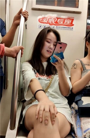 美腿小姐姐 [638 MB/mp4]