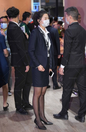 211124-11=18√细高跟，黑丝黑制服销售 4P