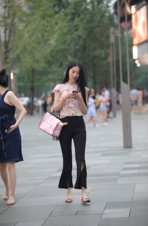 身姿曼妙 让人心动不已