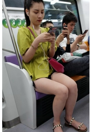 4K – 漂亮小清新马尾辫小姐姐 [611 MB/MP4]