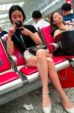 车站长腿美女等朋友