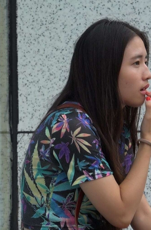 4K – 街拍人字拖嫩足少女 [1.83 GB/MP4]