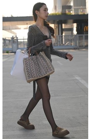 黑丝包屯美女(74P)