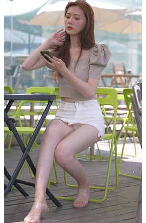 白裙美女【套图+视频】