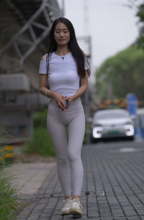 一始街拍作品 白色瑜伽裤美女