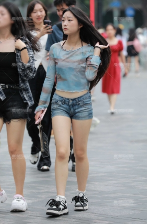 长发热裤小姐姐