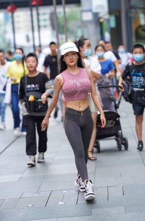 凹凸有致的紧牛小姐姐