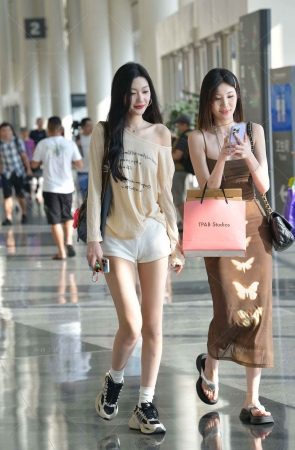 纯棉白短热裤很有型~