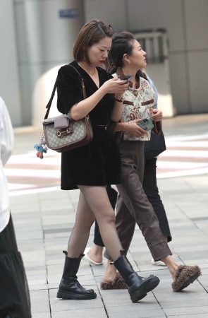 街拍黑丝熟妇-14P