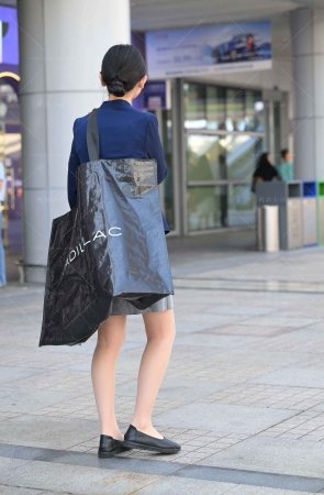 发传单的小姐姐