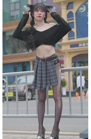 白嫩美女小姐姐[529M/MP4]