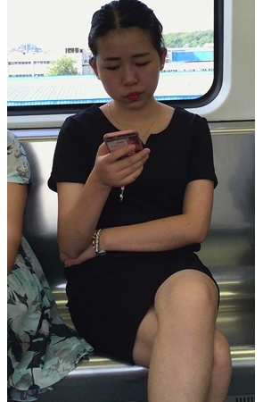 黑色OL制服短裙美女