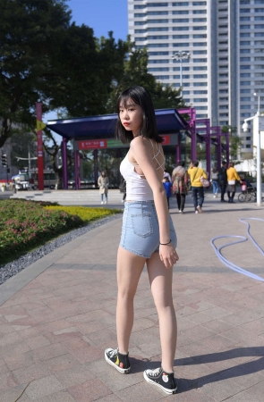 浅浅 超短牛仔短裤