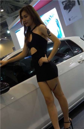 4K-极品劲爆身材包臀裙长腿大眼睛美女车模