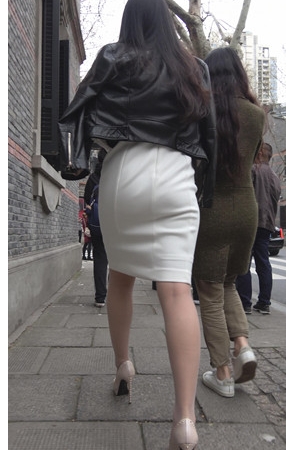 白色包臀裙丰腴美女