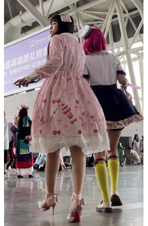 粉裙美女