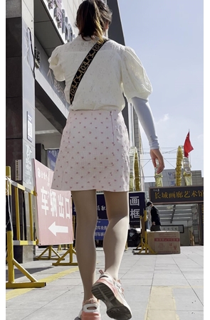 粉裙小妹
