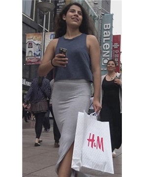 4k-卷发外国妞，贴身包臀开叉裙印出完美臀型。[1.05 GB]