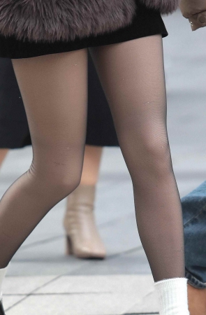街拍黑丝妹子