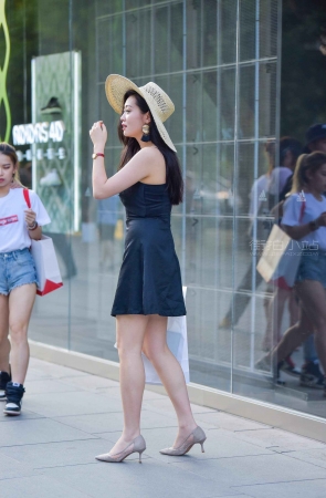 搭讪街拍黑色裙知性美女