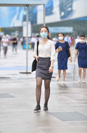 马尾辫黑丝小姐姐